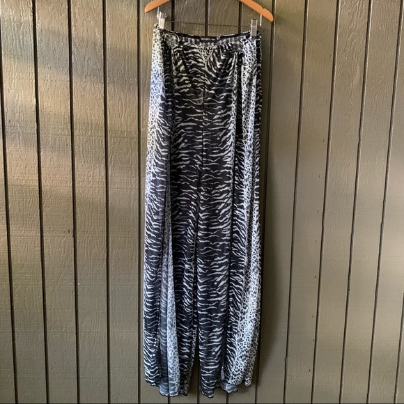 PrettyLittleThing Plus Size Black Animal Print Cover Up Pants - Picture 2 of 8